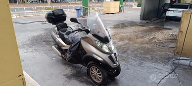 Piaggio mp3.   300cc