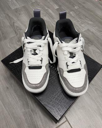 Scarpe Philipp Plein con cristalli.