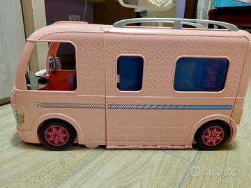Casa, camper, cucina e vespa Barbie