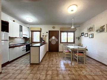 VILLA A SCHIERA A NETTUNO