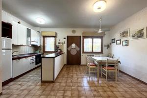 VILLA A SCHIERA A NETTUNO