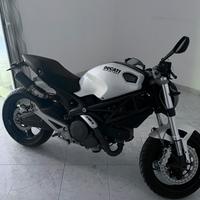 Ducati monster 696