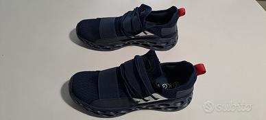 SNEAKER KISS GO GO