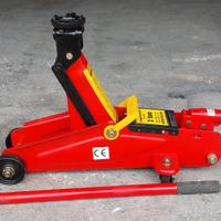 Sollevatore idraulico