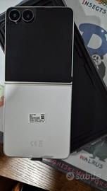 Samsung Galaxy Z Flip 8 nella capacità da 256 GB