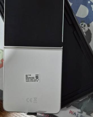 Samsung Galaxy Z Flip 8 nella capacità da 256 GB