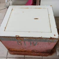 Cassaforte a muro vintage