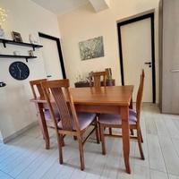 Tavolo di legno allungabile con 4 sedie