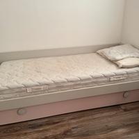 Cameretta beige e rosa