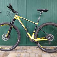 MTB  in carbonio Giant ruote da 29 TG  M