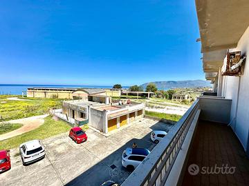 Appartamento al secondo piano con vista mare