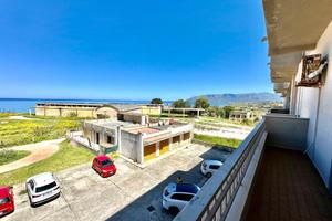 Appartamento al secondo piano con vista mare