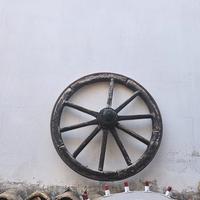 ruota di carro antico