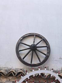 ruota di carro antico