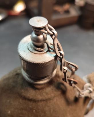 Borraccia militare vintage in metallo con rivestim