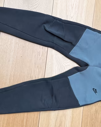 Pantaloni Nike Tech Fleece