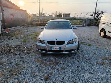 Automobile BMW 318 sw