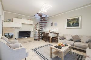 BIFAMILIARE DI RECENTE COSTRUZIONE CON TRE CAMERE