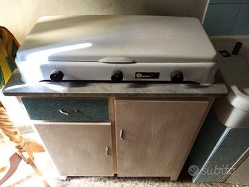 Mobiletto cucina rustico con piano in marmo