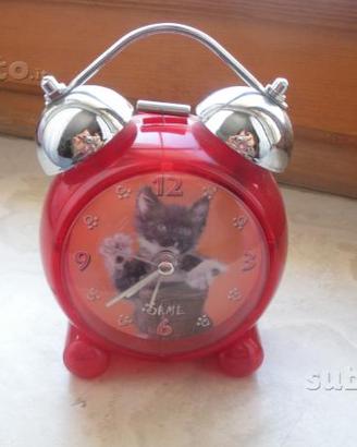 Orologio da comodino con gattino