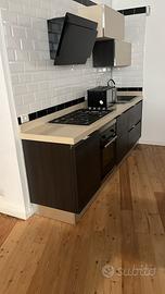 CUCINA MEDIA MISURA COME NUOVA DI ESPOSIZIONE