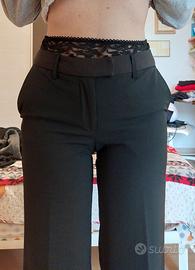 Pantaloni sartoriali con inserto in pizzo