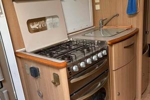 Camper su telaio Ford gemellato
