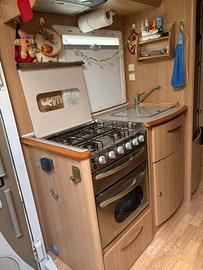 Camper su telaio Ford gemellato