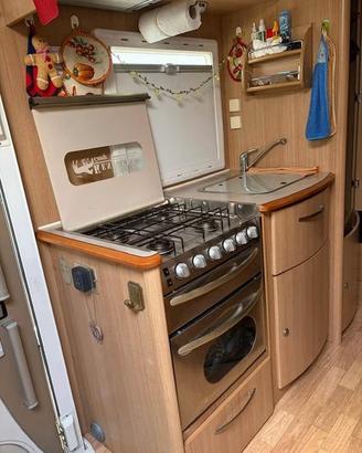 Camper su telaio Ford gemellato