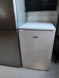 Congelatore verticale Whirlpool a tre cassetti.