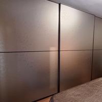 Armadio con ante scorrevoli legno e vetro