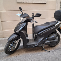 Kymco People s 200 - Anno 2024 - 4.200 km