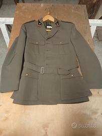 divisa militare italiana con accessori