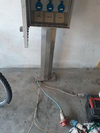 Colonnina con quadro elettrico e quadro elettrico