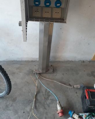 Colonnina con quadro elettrico e quadro elettrico