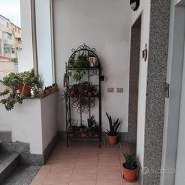 Cagliari via Is Mirrionis, appartamento con p.auto