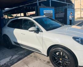 Porsche Macan italiana sport plus tetto panoramico