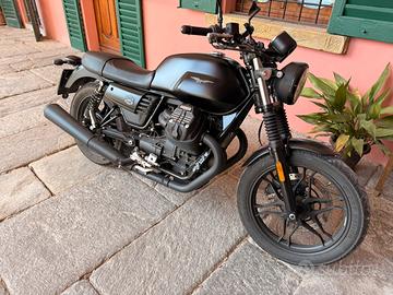 Moto Guzzi V7 III Stone