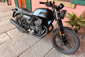 Moto Guzzi V7 III Stone