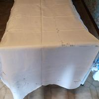 tovaglia lino ricamata a mano