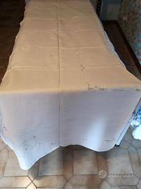 tovaglia lino ricamata a mano