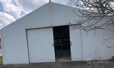 Struttura in acciaio e pannelli sandwich