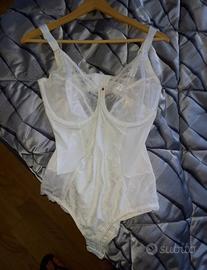 Body con reggiseno.
