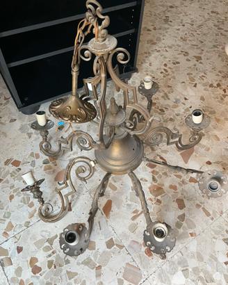 Lampadario antico in ferro battuto