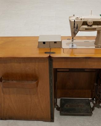 Macchina da cucire Singer 410 M anni 50 con mobile