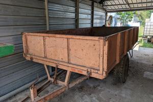 Rimorchio agricolo monoasse ribaltabile