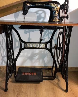 Macchina da cucire singer con sedia
