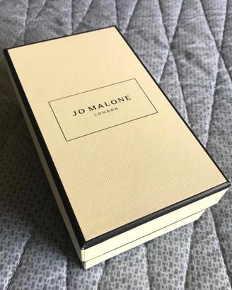 Scatola di Imballaggio “Jo Malone” con Nastro Oro
