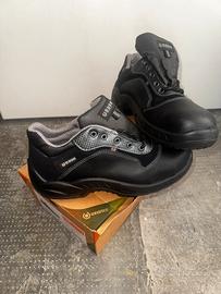Scarpe antinfortunistiche nuove