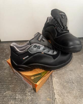 Scarpe antinfortunistiche nuove